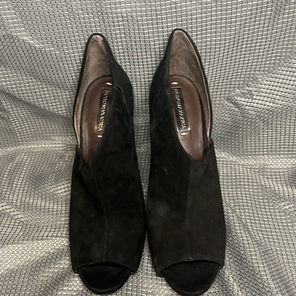 LOVIN’ BCBGMAXAZRIA SUEDE HEELS - Picture 3 of 4